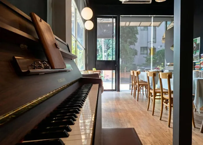 Human Touch - Soulful Hideout Couette-café